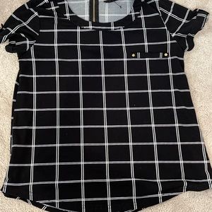 Women’s top. Black and white shirt sleeve blouse